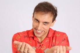 Justiça exclui da web comédia de Léo Lins com piadas sobre minorias