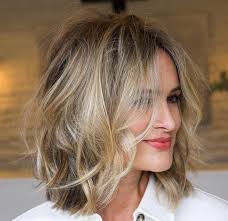 Questo darà il look più lusinghiero a prescindere dalla forma del viso! Capelli Lob Bob E Carre I 7 Tagli Moda Per Ringiovanire Il Viso Donne Sul Web