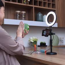 Lampu jenis ini juga banyak digunakan untuk memberikan suasana alami atau suasana tertentu kalau digabungkan dengan dekorasi lainnya. Tak Hanya Jalankan Fungsi Task Lighting Berikut Dua Fungsi Lain Dari Lampu Kerja Led Eglare