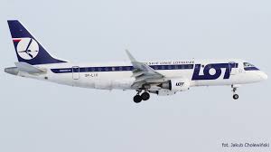First class cabin configured with 12 recliner seats with 37″ pitch, and 19.9″ width. Embraer 175 Flugzeug Beschreibung Lot Com