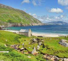 Yourway Ireland Hat Einen Beitrag Auf Instagram Geteilt Keem Bay Achill Island County Mayo Keem Bay Is Beautiful N County Mayo Ireland Cottage By The Sea