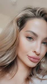 Ashley Resch pictures and photos