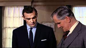 Desmond llewelyn — saltar a navegación, búsqueda desmond llewelyn desmond llewelyn en suecia, promocionando la película octopussy. First Appearance Of Desmond Llewelyn As Q From Russia With Love Hd Youtube