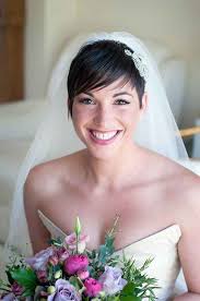 I capelli rappresenteranno un dettaglio importantissimo per completare il vostro aspetto. La Sposa Con I Capelli Corti La Fata Madrina Alessandra Cristiani