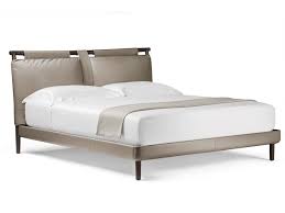 Letto con spalliera in pelle. Letto Matrimoniale In Pelle Con Testiera Imbottita Times By Poltrona Frau