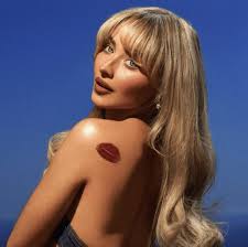 Sabrina Carpenter'ın Klip Çektiği Kilisenin Rahibi Görevden Alındı