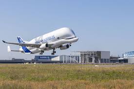 Toulouse, capitale de la nouvelle région le grand point fort de toulouse est sa situation au pied des pyrénées : Premier Vol D Essai A Toulouse Pour Le Nouvel Avion Cargo D Airbus Le Belugaxl