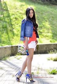 2019 Kot Ceket Kombinleri Beyaz Kisa Kot Sort Turuncu Tisort Mavi Kot Ceket Mavi Stiletto Ayakkabi 2019 Kot Sort Kotlar Ve Moda Stilleri