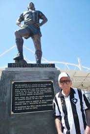 Nilton santos, rio de janeiro. Estadioniltonsantos Twitterren Nada Mais Simbolico Que Nilton Santos Em Frente A Sua Estatua No Estadio Nilton Santos Hoje Seria Aniversario Do Eterno Enciclopedia Do Futebol Tao Identificado Com O Botafogo Que 16