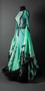 Mint Velet Standard With Flowers And Black Feathers Black Feathers Flowers Mint Standard Velet Fantasy Dress Pretty Dresses Nice Dresses