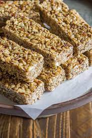Full of traditional fall flavors like apple, oats, and cinnamon. Healthy Chewy Apple Cinnamon Granola Bars Lovely Little Kitchen