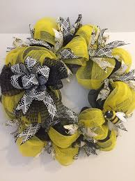 Black And White Wreath Images 26 Deco Mesh Bee Wreath Yellow Black White W Matching Ribbon 4 Bee Ebay Bee Wreath Summer Mesh Wreaths Burlap Mesh Wreath
