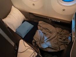 22 lax terminal 7 (views are bad from these tiny windows); Review United Polaris Business Class Boeing 787 10 Meilenoptimieren