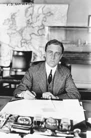 Franklin D Roosevelt Signing Papers As Naval Secretary Franklin D Roosevelt Signs Paper United States Presidents Franklin D Roosevelt Rare Historical Photos