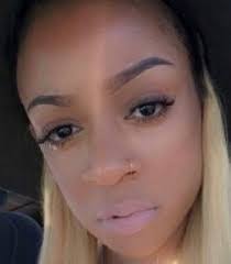 Elaine Lipscomb's Instagram, Twitter & Facebook