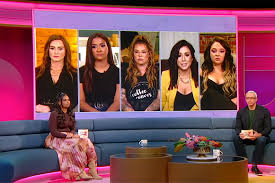 And now, one day after the special baby announcement, the teen mom 2 star happily shared the first look at her bump. Teen Mom 2 S Chelsea Houska Reveals To Costars That S She S Leaving Series People Com