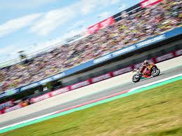 En assen se celebra la novena carrera de motogp. Motogp Assen 11 500 Fans Zugelassen Neuer Ticket Vorverkauf