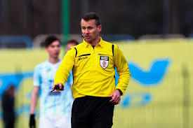 Jacek Lis rozjemcą spotkania Hutnik