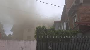 Incendiul a izbucnit în interiorul unei hale de reciclare de pe strada tănase danciu din localitatea popești leordeni, informează isu bucurești ilfov. Incendiu In PopeÈ™ti Leordeni Arde AcoperiÈ™ul Unui Bloc B365
