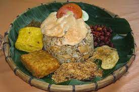 Nasi campur oncom khas sunda ini biasanya disajikan dengan lalapan, sambel, dan lauk seperti tahu/tempe goreng, ikan asin, atau ayam goreng. Lezaaat Ini Dia Resep Nasi Tutug Oncom Khas Tasikmalaya Tampang Com