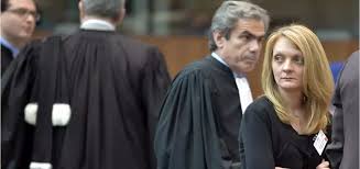 Divisée en des camps irréconciliables, on découvre sa difficulté à accepter le tragique de l'existence humaine et à regarder la mort en face. Blog Vincent Lambert Est Devenu Un Mythe Tragique