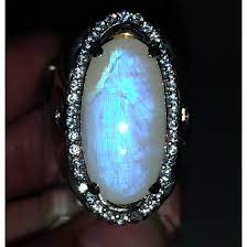 Ada banyak macam batu alam yang dapat kita gunakan sebagai komposisi pembangunan rumah ataupun hanya sebagai dekorasi ruangan. Batu Cincin Biduri Bulan Air Laut Moonstone Sinar Biru Natural Shopee Indonesia