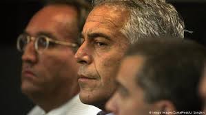 Nel 1967, epstein si è iscritto presso il national music camp dell'interlochen center for the arts. Jeffrey Epstein Der Sexualstraftater Der Lange Davon Kam Amerika Die Aktuellsten Nachrichten Und Informationen Dw 18 07 2019