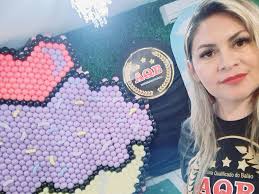 El ramo de una novia real. Para muchos el ramo de Meghan pareció  extremadamente sencillo, en realidad fue un ramo lleno de detalles y  simbolismos. Entre las flores usadas se encuentra la "