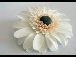 Gumpaste Daisy How To Make A Gumpaste Daisy Sugar Flowers Tutorial Fondant Flower Tutorial Flower Tutorial