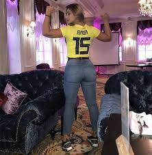 Andrés mateus uribe villa (medellín, antioquia, colombia, 21 de marzo de 1991) es un futbolista colombiano que juega como centrocampista en el f. Mateus Uribe Wife Colombia Star S Spouse Cindy Alvarez Garcia Flaunts Cleavage Celebrity News Showbiz Tv Express Co Uk