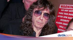 2003 yılında, plak yapımcısı phil spector 'nın evinde vurularak öldürüldü. Produser Rekaman Dan Terdakwa Pembunuhan Phil Spector Meninggal Dunia