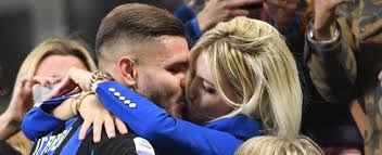Maxi lopez memiliki nasib kurang beruntung dalam hal berumahtangga. Footballitalia A Twitter Mauro Icardi Is Not Just In An Ugly Row With Inter Over Wife Wanda Nara But Also Had A Very Public Argument With His Sister Via Twitter Https T Co 3imfnewavp Fcim