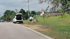 Seperti belut pulang ke lumpur =kembali ke tempat yang diinginkan (disenangi). 446 Bagai Sirih Pulang Ke Gagang Perbuatan Buang Sampah Facebook