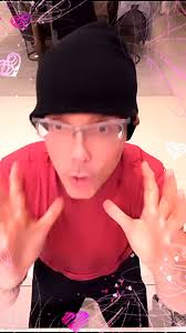 Galera, esse meu fã gravou um vídeo me imitando, o nome dele é Peter Jordan  @petjordan , Trata-se de um garotão novo, incrível e super talentoso que  está começando no Youtube agora, e que precisa de ...