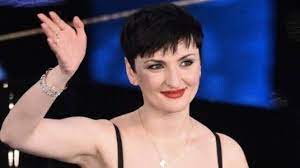 A week after her birth, her family moved back to their original hometown, pignola, a village a few kilometres from potenza. Arisa Is Engaged To Andrea Di Carlo Her Manager First Couple Photo Ruetir