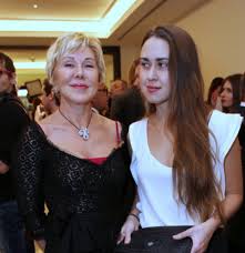 Любовь успенская и денис майданов, лариса долина, александр маршал, николай басков, ирина дубцова — гимн #мывместе (single 2020). Doch Lyubovi Uspenskoj Na Rublevke Neugodnye Deti Propadayut Starhit Ru