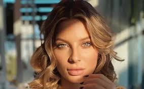 Căsătoria cu diana gheorghian a avut un asemenea impact asupra vieţii artistului, încât, pentru o lungă bucată de vreme acesta nu mai voia să. Ana Baniciu De La Te Cunosc De Undeva Are Un Frate Mai Mic Ce SurprizÄƒ I A FÄƒcut Victor Galerie Foto Stiri Vedete Si Evenimente Viva Ro