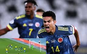 Apenas llegábamos al minuto 10 cuando duván zapata abrió el balón hacia la banda derecha para cuadrado. 45oqfwk9pbg Qm