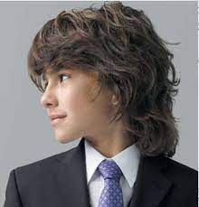 Boys wanting to grow their hair long has always been a bone of contention at schools. Risultati Immagini Per Boy Long Hair Suit Tie Boys Long Hairstyles Boys Haircuts Long Hair Boy Haircuts Long