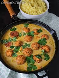Linsenballchen In Kokos Currysauce In 2020 Currysauce Leckere Vegane Rezepte Vegetarisch Kochen