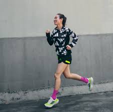 Atlet jalan kaki negara elena goh ling yin menamatkan kemarau 18 tahun kilauan emas acara 10,000m jalan kaki wanita dalam sukan sea 2017 semalam. Elena Goh Ling Yin ä¼çµç›ˆ Photos Facebook
