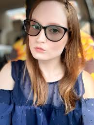 I divorced Shane, and everytime I talk to him I die a little inside. 😭😭 I  divorced him for Elliot, and I low key regret it. I don't miss his messy  room