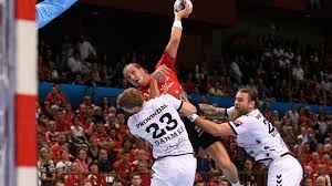 A város legnagyobb sikerei a szondi se nevéhez fűződnek, olyan kiváló játékosokkal, mint madár imre, gyűrűs lászló, bartalos béla, bartalos zoltán, kontra. Tortenelmi Meccsen Nagy Vereseget Szenvedett A Veszprem 24 Hu