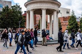 Oberlin University Of Chicago And Other Elite Colleges Extend Application Deadlines The Wall Street Journal College Application College The University Of Chicago