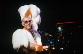 Elton john white feather outfit. Elton John Performances Photos Elton John S Vintage Tour Looks