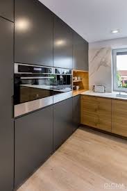 Sie Konnen Zwischen Kuchenschrankmodellen Und Arbeitsplatten Wahlen Arbeitsplatte Kuchendesign Kuche Einrichten