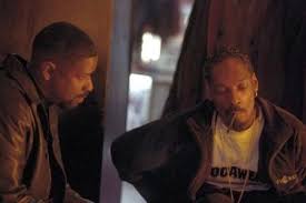 Ethan hawke (much under appreciated in his career, imho) portrays the conflicted rookie as walking carefully on a tight rope between good and evil. Cineclub Filmkritik Training Day