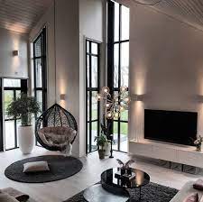 Hohe decken können ein studio oder ein altes haus in eine wunderschöne residenz verwandeln, wo sie sich als wahre könige fühlen. Stilvoll Wohnen Mit Hohen Decken