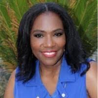 Paula Dubois's Instagram, Twitter & Facebook