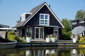 Nicht in jedem ort in den niederlanden darf man eine normale wohnung oder ein haus kaufen und nur als ferienimmobilie nutzen. Ferienhaus Ferienwohnung Am Wasser Waterrijk Wonen Friesland Makler